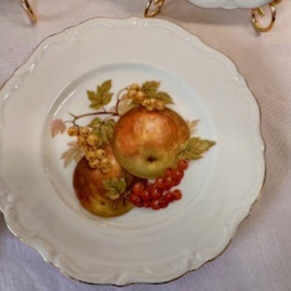 Vintage Winterling Roslau Bavaria Germany Fruit Motif Plate Set – Gold Trimmed - Picture 4 of 8